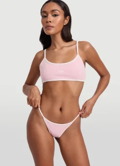 Tief sitzender Slip mit V-Schnitt
