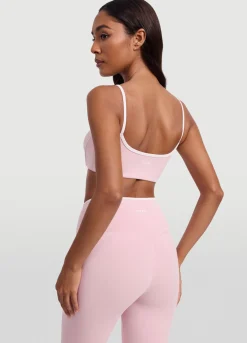 Top mit kontrastierendem Ausschnitt